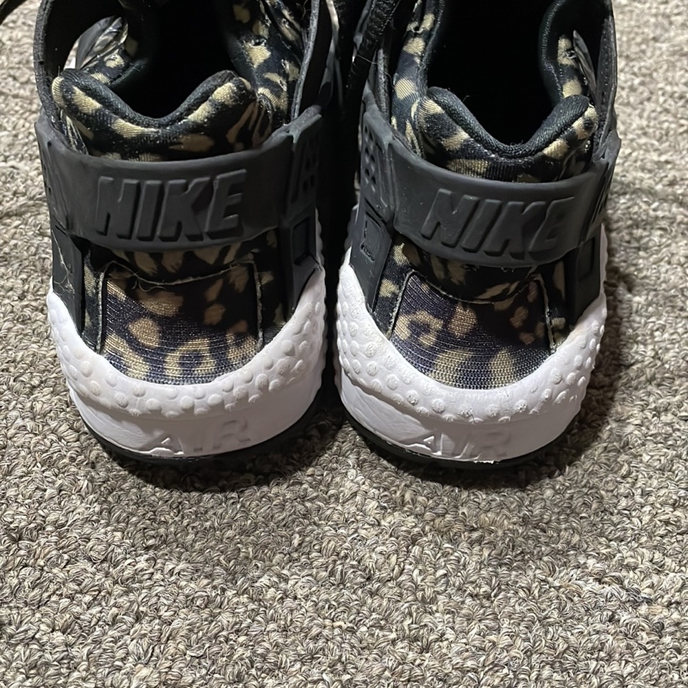 Nike - Picture 3 of 5